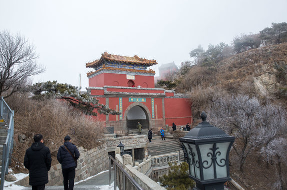 登高望遠(yuǎn) 共敘友誼 砥礪前行 共求發(fā)展